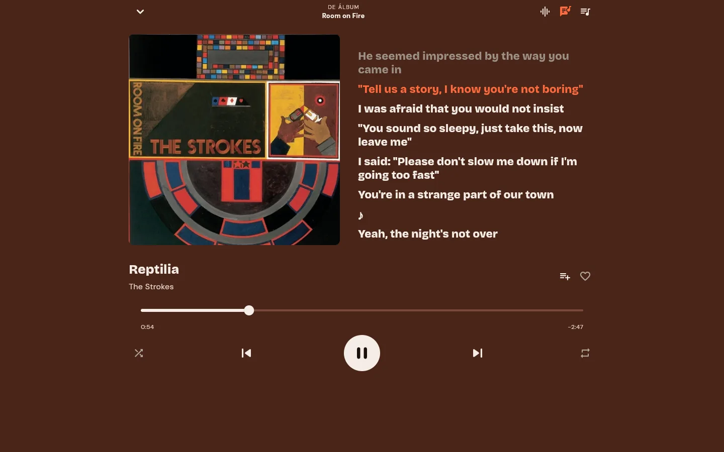 El reproductor con la portada de Room on Fire y la letra de Reptilia al lado